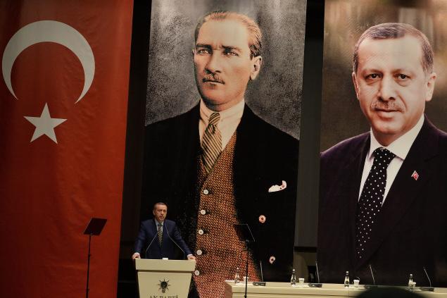 Erdogan gives a speech to AKP party members in Ankara, December 2013. 