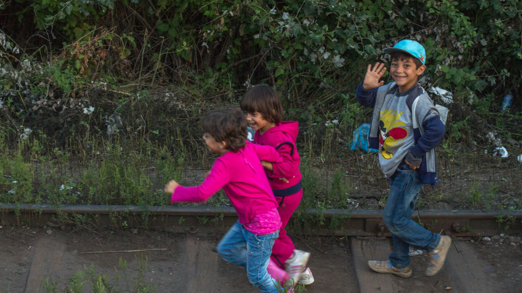 Children at the Serbia/Hungary border (Julia Druelle/Balkanist)