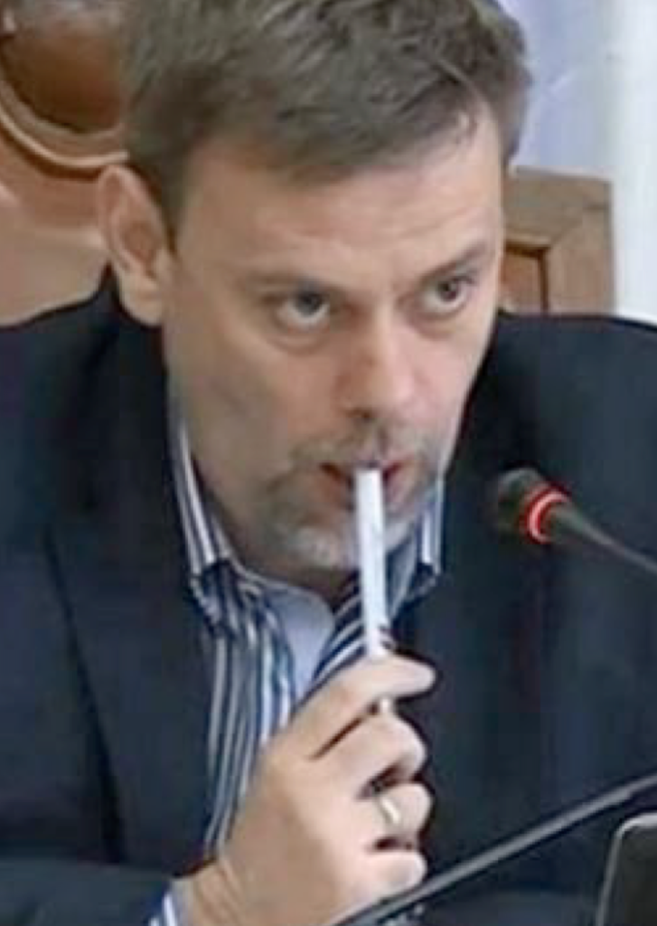 The president of RIK, in a post-electoral RIK session, holding a pencil with a SNS logo